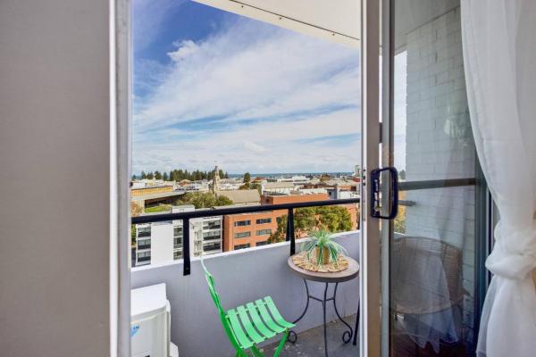 Central + Ocean View, walk beach, parking, Netflix photo 2
