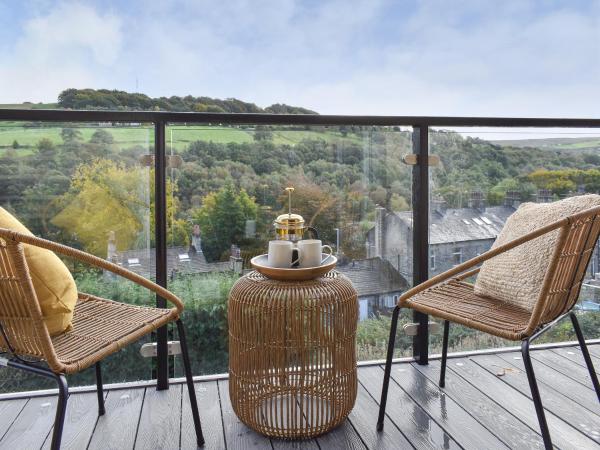 A la foto es mostra l'objecte Seamstress Cottage situat a la ciutat de Rishworth.