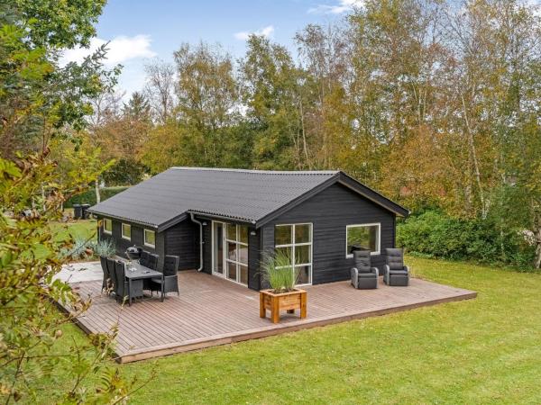 Na zdjęciu widoczny jest obiekt Holiday Home Silvia - from the sea by Interhome położony w mieście Hals.