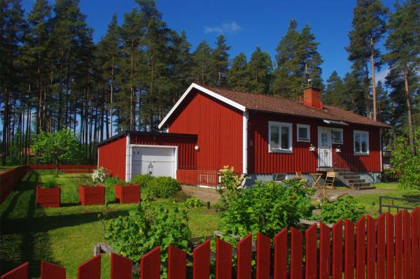 На фото показан объект Syllis Hus, расположенный в городе Johannesberg.