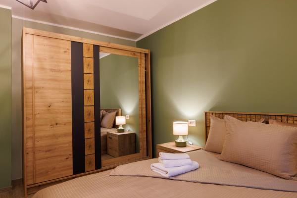 A la foto es mostra l'objecte Vila Suncokreti Topola situat a la ciutat de Krćevac.