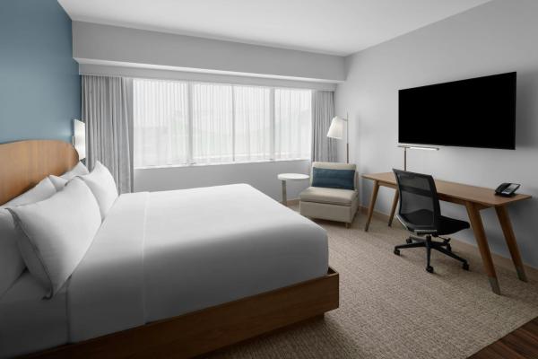 写真にはカルガリー市にあるElement by Marriott Calgary Downtownが写っています。