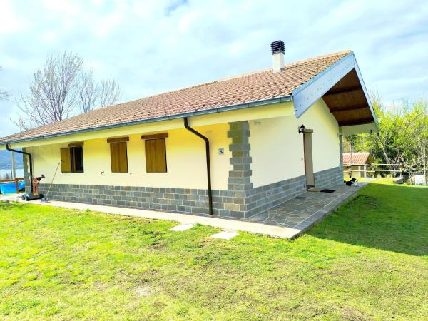 På billedet ses objektet Casa vacanza Campotosto beliggende i byen Amatrice.