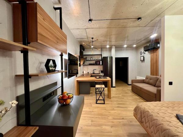 En la foto se muestra el objeto NEW Loft-style studio ubicado en la ciudad de Zhytómyr.
