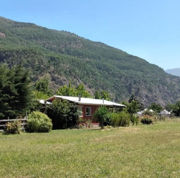 A la foto es mostra l'objecte Cabaña Las Juntas situat a la ciutat de Linares.