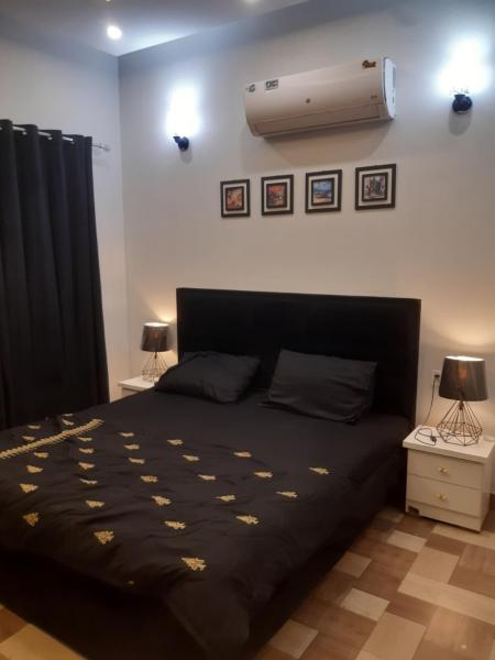 A la foto es mostra l'objecte Guest House Furnished Villa Bahria Town Karachi situat a la ciutat de Goth Ali.
