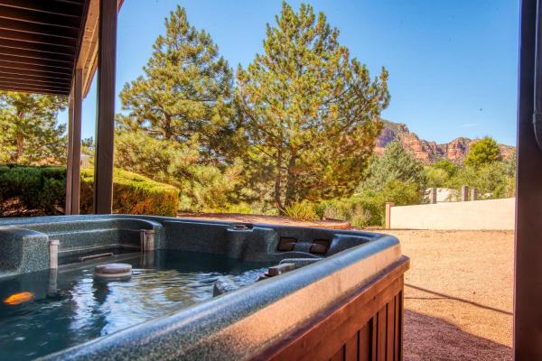 Na zdjęciu widoczny jest obiekt Sedona Stunner Hot Tub Red Rock Views położony w mieście Sedona.
