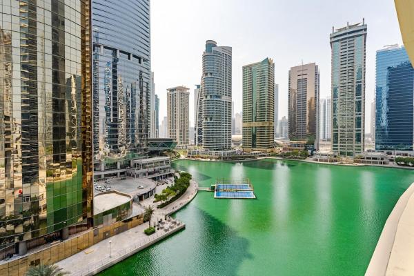 A la foto es mostra l'objecte Stunning lake view 1bedroom apartment in Jlt situat a la ciutat de Dubai.