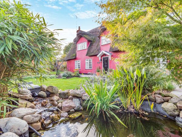 A la foto es mostra l'objecte All Saints Cottage situat a la ciutat de Bartlow.