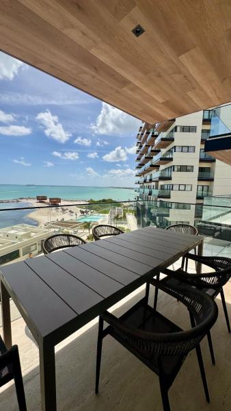 På billedet ses objektet Progreso Luxury Oceanfront Condo at Yucalpetén Resort Marina beliggende i byen Progreso.