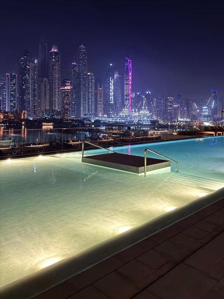 A la foto es mostra l'objecte Private Beach , Luxury 2BR , Emaar 5-Star Amenities situat a la ciutat de Dubai.