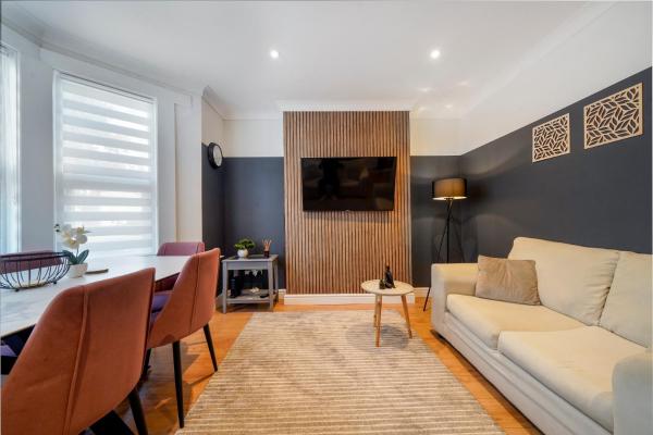 A la foto es mostra l'objecte Stylish 5BR Bedford Home, Sleeps 7,Perfect for Contractors Deal, Near Transport situat a la ciutat de Cople.