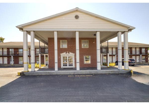 Na fotografii je vidět objekt Capital O First Heritage Inn Rantoul IL I 57 nacházející se ve městě Rantoul.