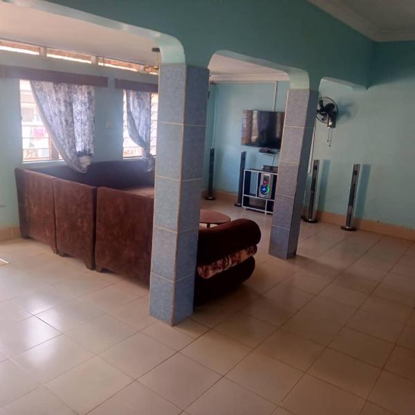 Na fotografii je vidět objekt Oval Guest House nacházející se ve městě Lira.