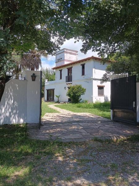 写真にはCampo Quijano市にあるLa Fonda de Jorgeが写っています。