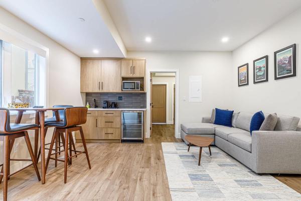 Aurora Lite - Brand New Suite With Private Entrance - 坎莫爾