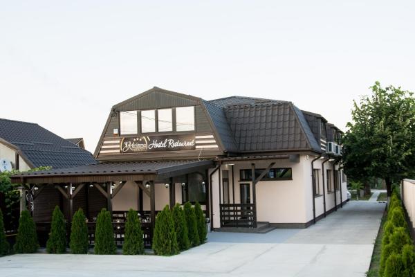 照片显示了位于Lespezi市的Hostel Karisma物件。