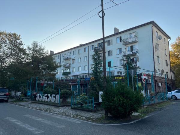 Auf dem Foto ist das Objekt Ruslan Hotel 2 in der Stadt Poti zu sehen.