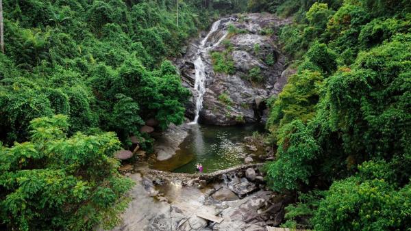 På billedet ses objektet YesHue Eco Waterfall Retreat beliggende i byen Bạch Mã.