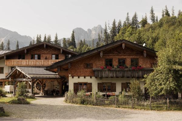 Na fotografii je vidět objekt Berghotel Schlossanger Alp nacházející se ve městě Pfronten.