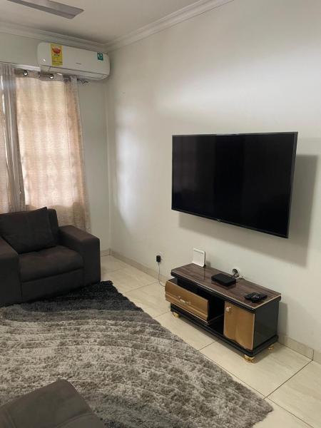 Na zdjęciu widoczny jest obiekt Modern 1-Bedroom Apartment with AC & Fast WiFi położony w mieście Sakumo.