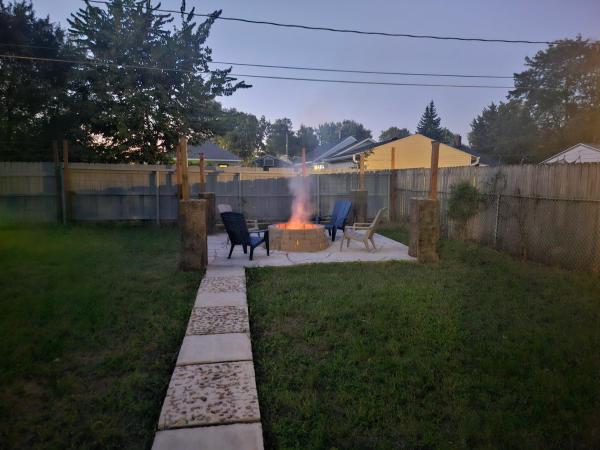 Foto 7: Spacious Duplex by Fairgrounds & Downtown with Fire Pit