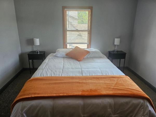 Foto 6: Spacious Duplex by Fairgrounds & Downtown with Fire Pit