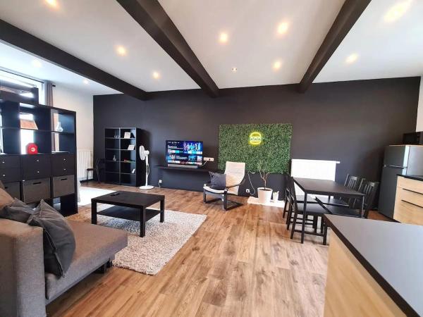 På billedet ses objektet Elegant loft in Liège beliggende i byen Mellet.