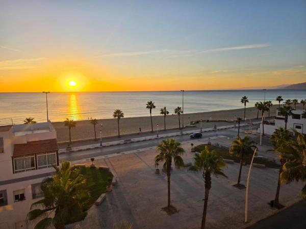 På billedet ses objektet Magnifique Appartement CORNICHE vue sur MER beliggende i byen Martil.