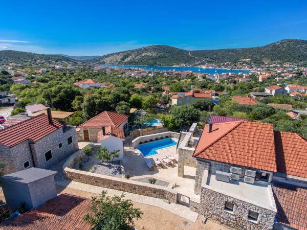 På billedet ses objektet Villa Mare Heated Pool Stunning Sea View Cozy Luxury beliggende i byen Vinišće.