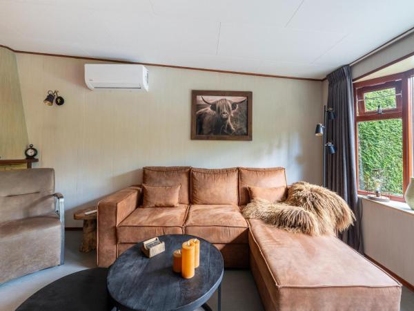 Chalet in Stegeren near Forest and Pond的照片9
