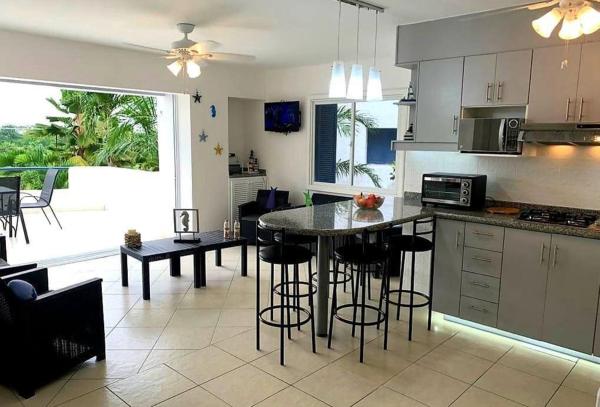 写真にはサメ市にあるDepartamento en Club Casa Blanca, Same, Ecuadorが写っています。