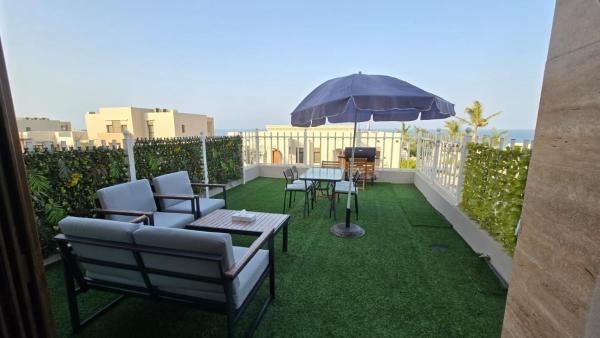 Na zdjęciu widoczny jest obiekt Sifah Ocean Breeze Villa położony w mieście Quryāt.