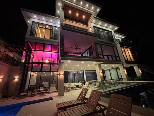 На фото показан объект Skyfall villa ocho rios, расположенный в городе Bel Retiro.
