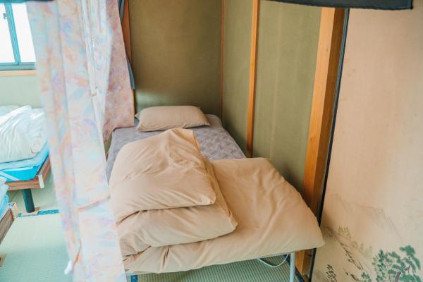 Foto 9: 木の家ゲストハウス松山ドミトリー館