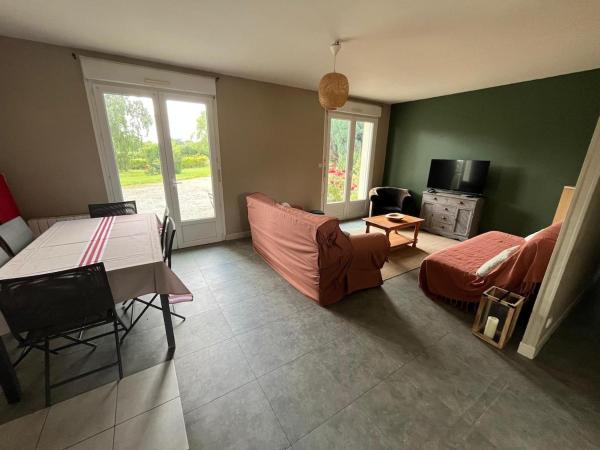 A la foto es mostra l'objecte Maison à la campagne situat a la ciutat de Ballots.