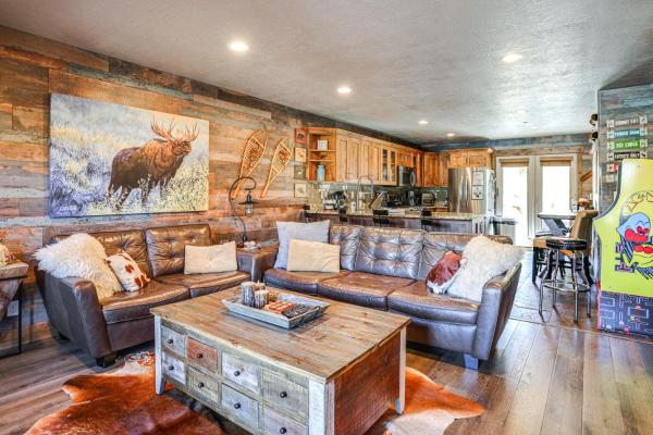 Ski, Hike and Relax Eden Condo with Hot Tub Accessの写真6