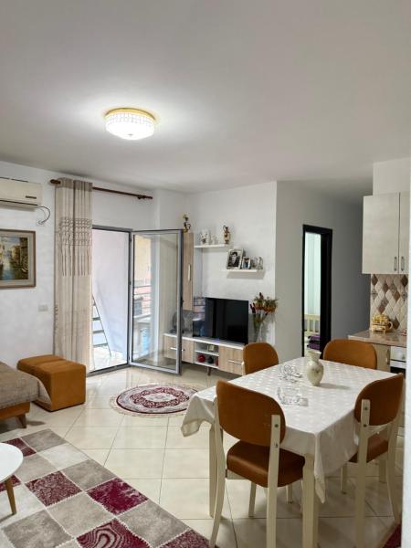 Na fotografii je vidět objekt Urban Apartment Kamëz nacházející se ve městě Bathore.