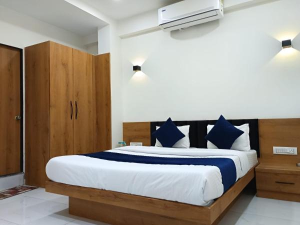 写真にはDholka市にあるHotel Skylineが写っています。