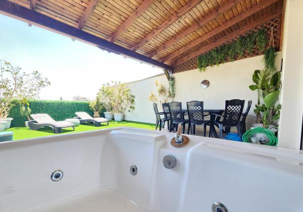 Στη φωτογραφία φαίνεται το αντικείμενο Near Beach, Family Penthouse που βρίσκεται στην πόλη Qiryat Yam.