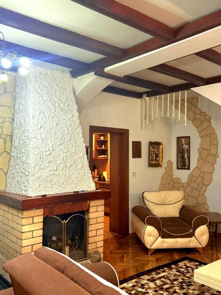 Serana Stays Classic Apartment With Private Bathroom, Free Wifi & Parking, Central Pejë - Kosovo