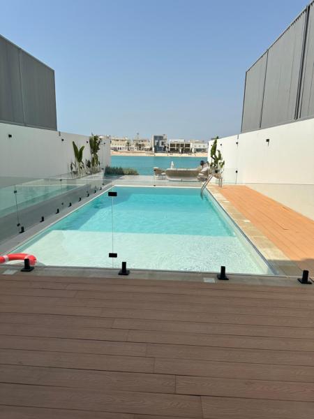 A la foto es mostra l'objecte Villa Nevada situat a la ciutat de Dhahban.