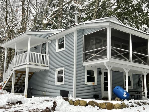 Na zdjęciu widoczny jest obiekt ANY SEASON ESCAPE LIMIT 10 villa położony w mieście Bridgton.