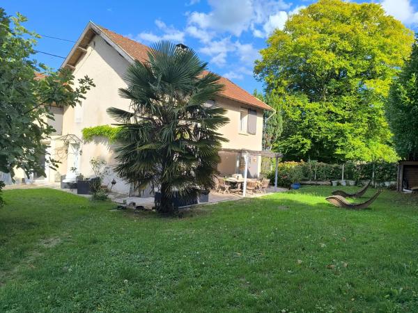 A la foto es mostra l'objecte La petite maison de Mag, au calme, authenticité et bien-être situat a la ciutat de Dolomieu.
