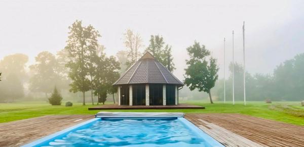 En la foto se muestra el objeto Otto Villa basseini ja saunaga ubicado en la ciudad de Pidula.