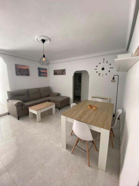 A la foto es mostra l'objecte Piso completo de 3 habitaciones en el centro de Cáceres situat a la ciutat de Càceres.
