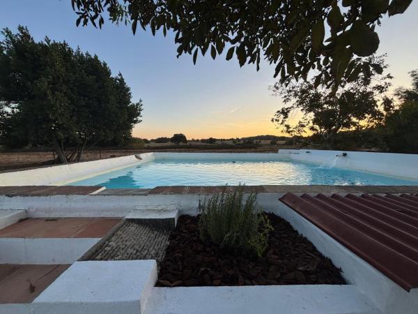 Na foto é possível ver o objeto Casa Bungavilia - Roots of Alentejo localizado na cidade de Alvito.