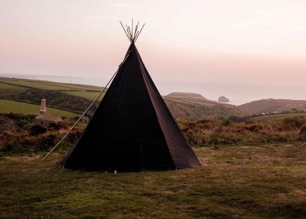 La photo montre l'objet Shanti Tipi 2 situé dans la ville de Treknow.