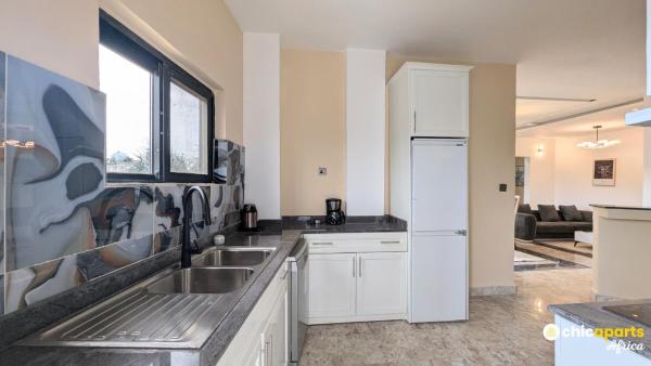 Chic & spacious studio with parking photo 5