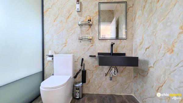 Chic & spacious studio with parking photo 7
